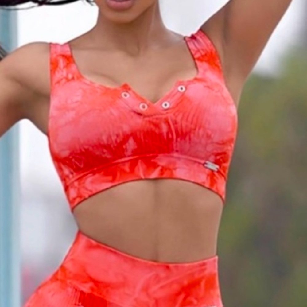 BOMBSHELL SPORTSWEAR Women's sports bra ! UNUSED ! New without tag !